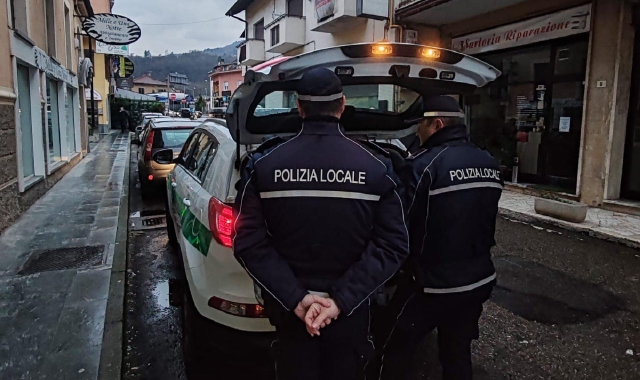 Furbetti della coda in dogana, stangata della Polizia locale