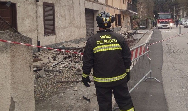 Crolla balcone, allarme a Somma Lombardo