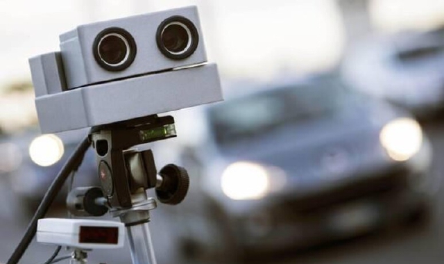 Controlli con apparecchiatura che rileva la velocità  (foto Archivio)