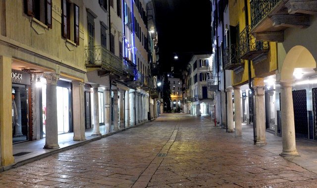 Centro storico deserto alle 8 di sera