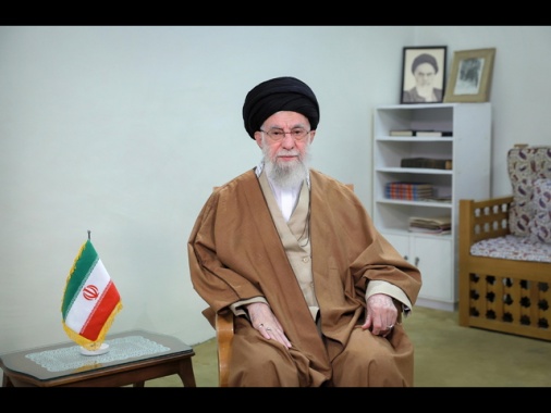 Khamenei agli Usa: 'Le minacce non funzionano con l'Iran'