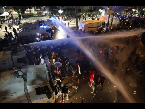 Oltre 320 arresti durante le proteste a Istanbul