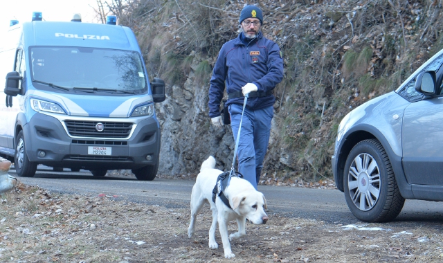 I rilievi della Polizia di Stato a Castelveccana, dove fu ucciso il giovane