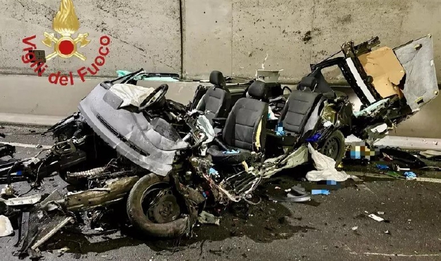 Scontro in galleria: due morti e cinque feriti