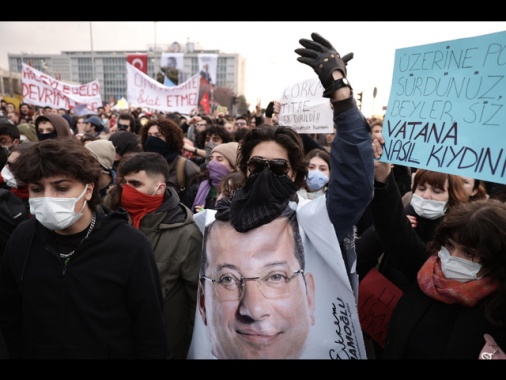 L'Ue avverte Ankara su Imamoglu, 'rispetti la democrazia'