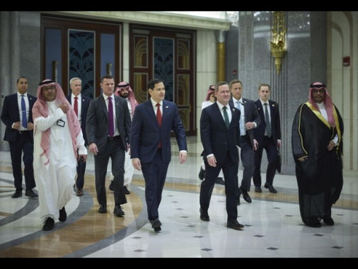 Ucraina: media, iniziati a Riad i colloqui Usa-Russia