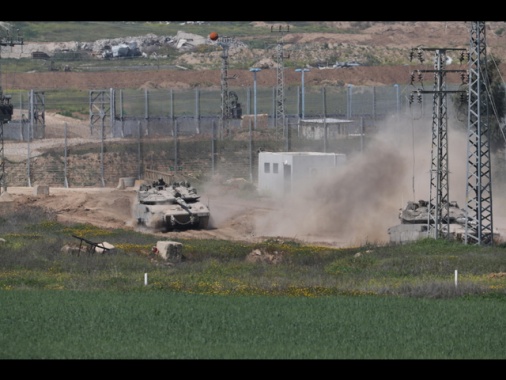 Fonti palestinesi, 'tank Idf stanno avanzando verso Rafah'