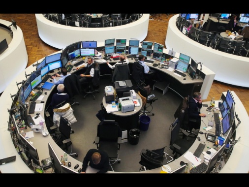 Borsa: l'Europa è fiacca dopo Wall Street, lente sempre su dazi