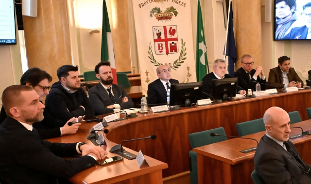 Il summit svoltosi nella sala del consiglio provinciale, incontro del Coordinamento politico territoriale per le crisi aziendali della provincia (foto Blitz)