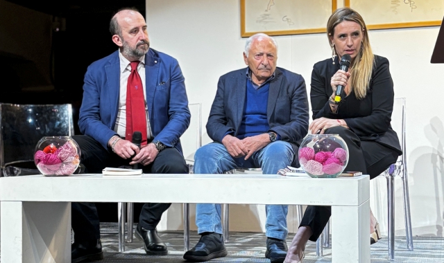 Mogol con l’assessore Francesca Caruso e il giornalista Matteo Inzaghi