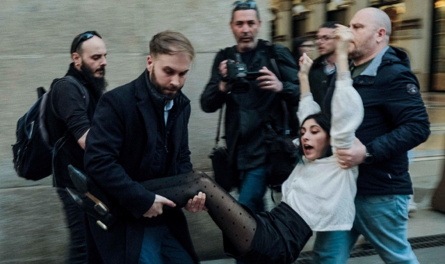 Blitz degli attivisti da Cracco a Milano: i provvedimenti del questore