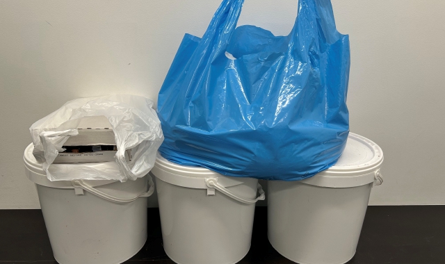 Nel baule 80 chili di carne non sdoganata: bloccati dopo il confine