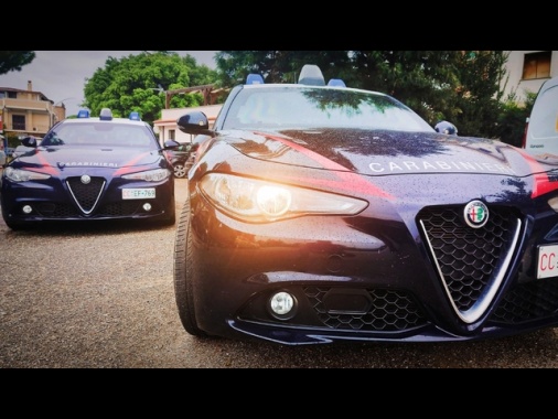 Cade dalla terrazza, marito arrestato per maltrattamenti