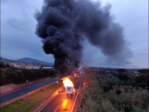 Assalto a portavalori sull'Aurelia nel Livornese