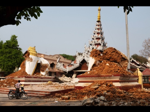 Il bilancio del sisma in Myanmar sale a quasi 700 morti