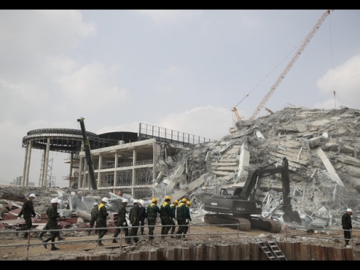 Sisma in Myanmar, il bilancio sale a 1.000 morti e 2.300 feriti