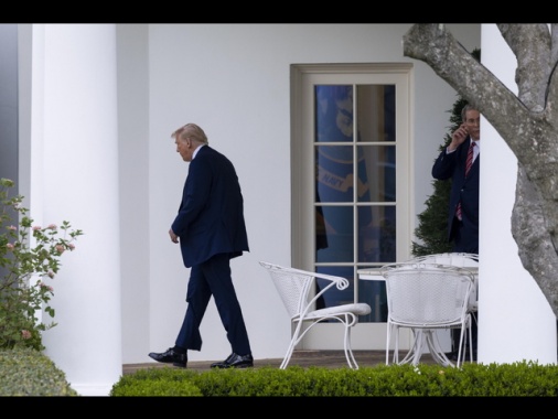 Trump, 'molto arrabbiato con Putin, lo sentirò in settimana'