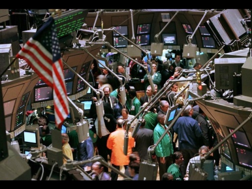 Wall Street chiude contrastata, Dj +1%, Nasdaq -0,14%