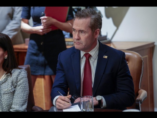 'Il team di Waltz ha creato 20 chat su Signal di esteri'