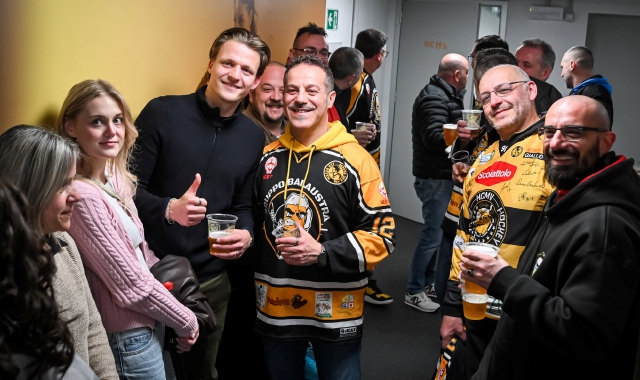 Ai Mastini l'abbraccio dei tifosi