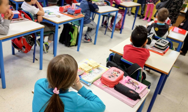 «Violenze psicologiche sui bambini»: 15 famiglie chiedono i danni