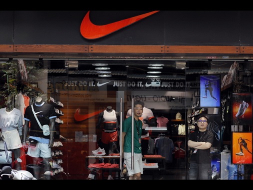 Tonfo Wall Street con i dazi, Dj -2,62%, Nasdaq -4,40% in avvio