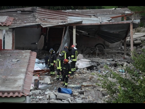 Tre giovani morti in esplosione fabbrica fuochi, 2 arresti