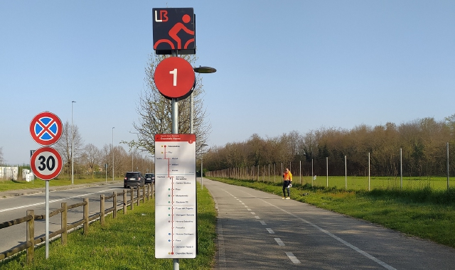 Uno dei nuovi cartelli sulla Bicipolitana