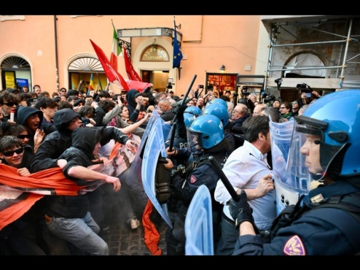 Sit in contro il decreto sicurezza, scontri a Roma