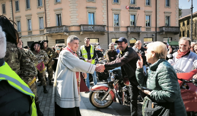 La cerimonia a Saronno della benedizione delle moto  (foto Blitz)