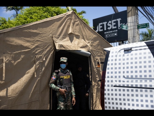 Almeno 58 i morti nel crollo in discoteca a Santo Domingo