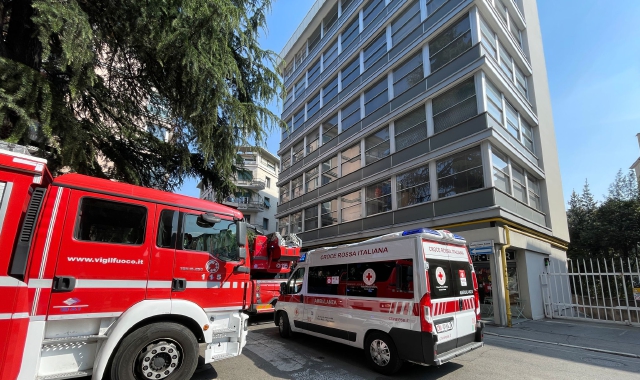 Tragedia in via Cavour a Varese (foto Blitz)