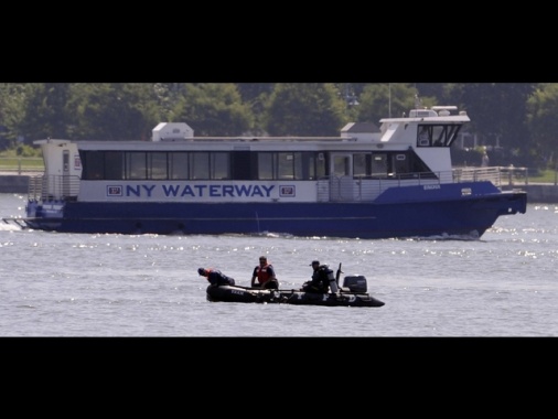 'Elicottero caduto a New York, almeno tre morti'