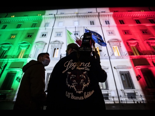 S&P alza rating Italia a BBB+ con outlook stabile