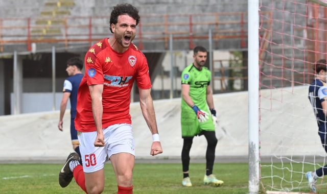L’esultanza di Samuele Bonaccorsi dopo il gol dell’1-0 (foto Stefano Benvegnù/BLITZ)