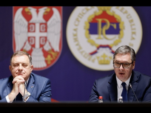 Il ricercato serbo-bosniaco Dodik al raduno pro-Vucic