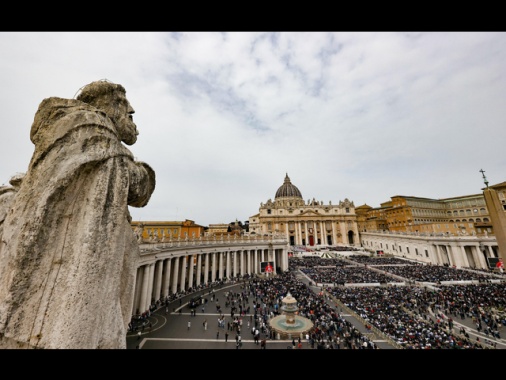 Troppi abusi nelle offerte per le messe, il Papa frena