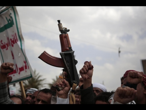 Houthi, 'almeno 5 morti negli attacchi Usa nello Yemen'