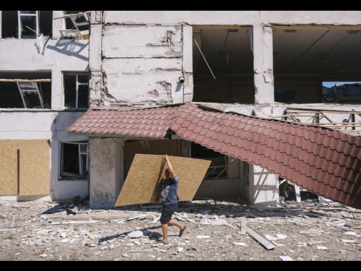 Zelensky invita Trump in Ucraina per vedere la devastazione