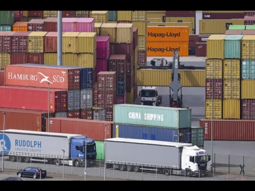 Cina, surplus di marzo a 102,64 miliardi, +12,4% l'export