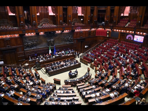 Sì della Camera alla fiducia sul decreto bollette