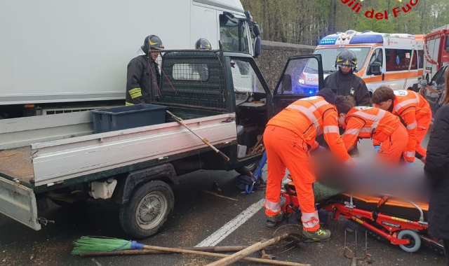 Incidente con l’Ape Car: grave il conducente