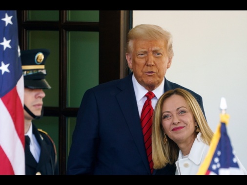 Meloni, l'Italia intende arrivare al 2% per spese militari