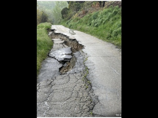 Ancora maltempo sull'Italia, paesi isolati in Toscana