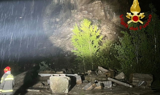 Boato nella notte: la montagna frana a Beura