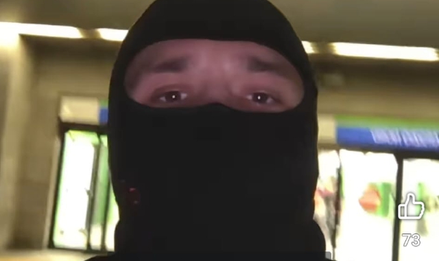 Video col passamontagna: «Pronto a scortare le donne»