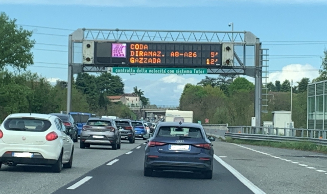 Pasquetta in coda sulla A8