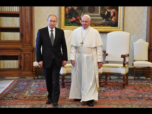 Putin, 'Papa Francesco una persona straordinaria'