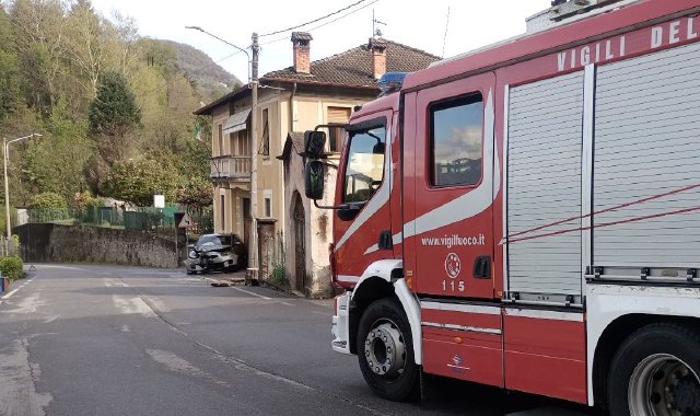 Auto fuori controllo: 60enne soccorso a Dumenza