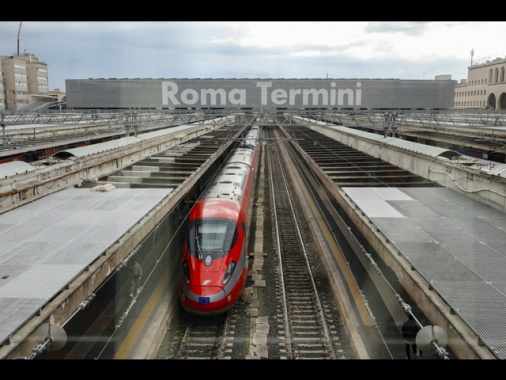 Papa: Fs potenzia i servizi per l'afflusso di pellegrini